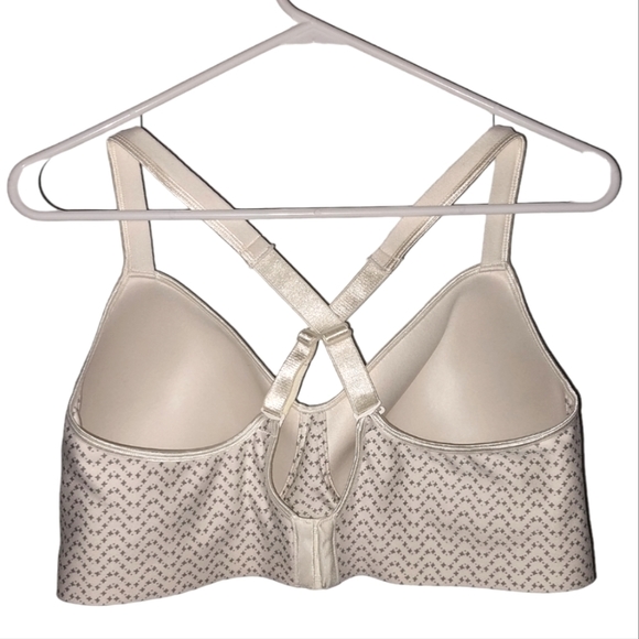 Hanes 2XL+ Cooling Bra, wirefree comfort, light/soft padding. Convertible Straps - Picture 3 of 5